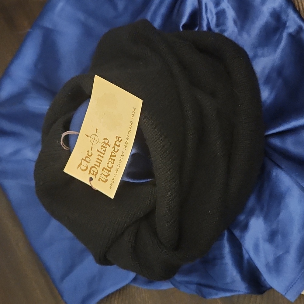 Black cashmere neck warmer